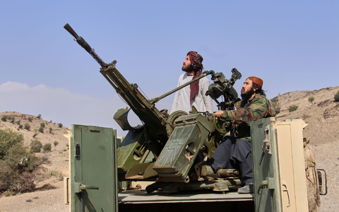 Taliban-Kämpfer griffen am Donnerstagabend pakistanische Stellungen an. - Foto: Saifullah Zahir/AP/dpa