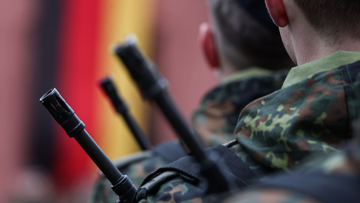 2025 nahmen deutlich mehr minderjährige Rekruten ihren Dienst bei der Bundeswehr auf als im Jahr zuvor. (Symbolbild) - Foto: Hannes P. Albert/dpa