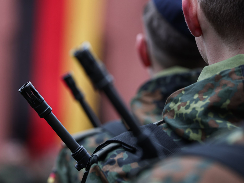2025 nahmen deutlich mehr minderjährige Rekruten ihren Dienst bei der Bundeswehr auf als im Jahr zuvor. (Symbolbild) - Foto: Hannes P. Albert/dpa