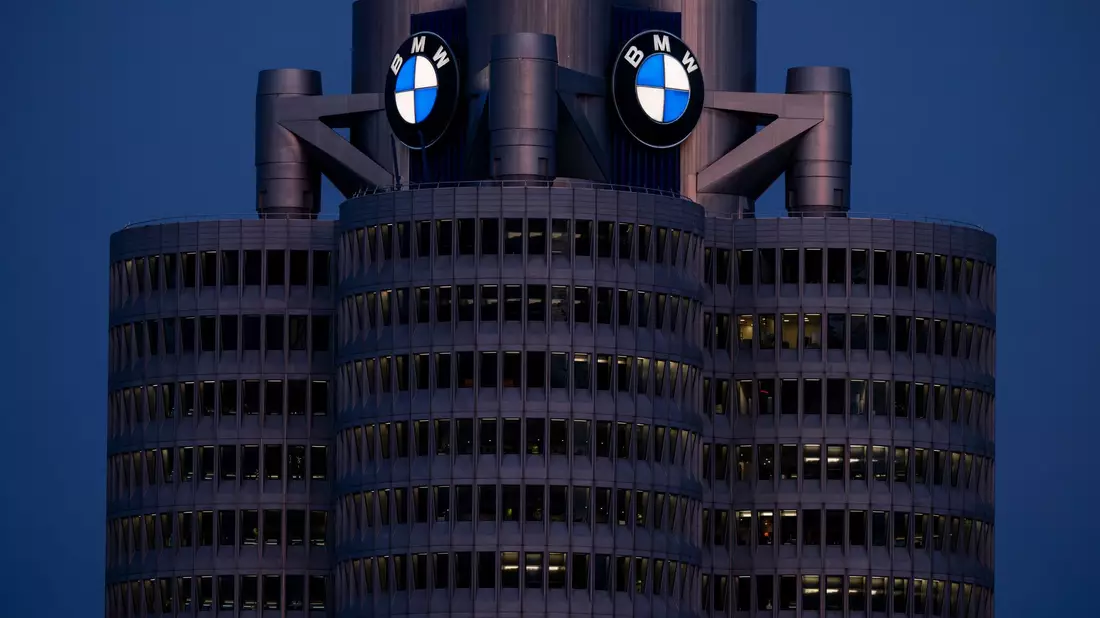 BMW ruft Hunderttausende Autos wegen Brandgefahr zurück. (Symbolbild) - Bild: Peter Kneffel/dpa
