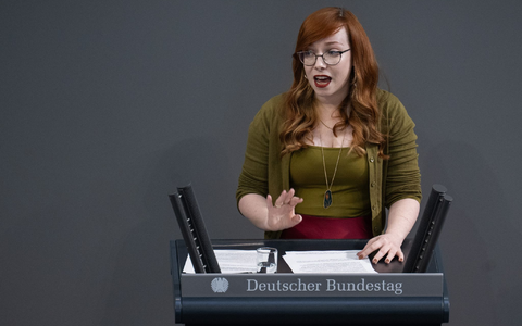 Die Linken-Abgeordnete Kathrin Gebel spricht über Gewalt gegen Frauen und dabei auch über ein eigenes Erlebnis.  - Foto: Sebastian Christoph Gollnow/dpa