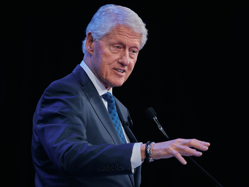 Nach Ex-Außenministerin Hillary Clinton hat nun ihr Mann, der frühere US-Präsident Bill Clinton, vor einem Ausschuss des US-Kongresses ausgesagt. (Archivbild) - Foto: Andres Kudacki/FR170905 AP/dpa
