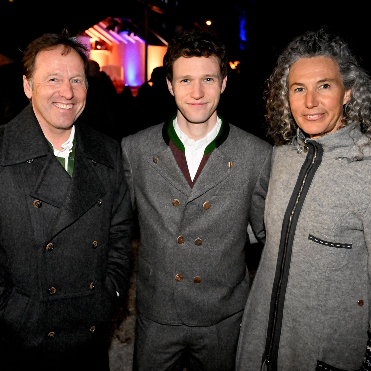 Die Familie von Laura Dahlmeier ist zu der feierlichen Veranstaltung gekommen.   - Foto: Felix Hörhager/dpa