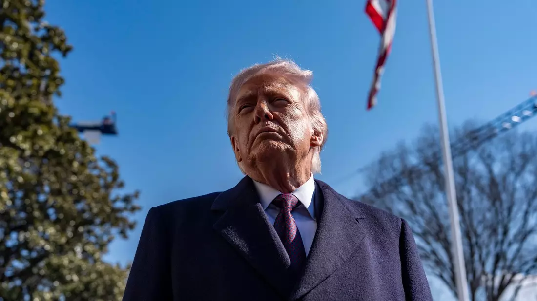 Trump gefällt es nach eigenen Angaben nicht, dass Clinton unter Eid aussagen muss. - Bild: Alex Brandon/AP/dpa