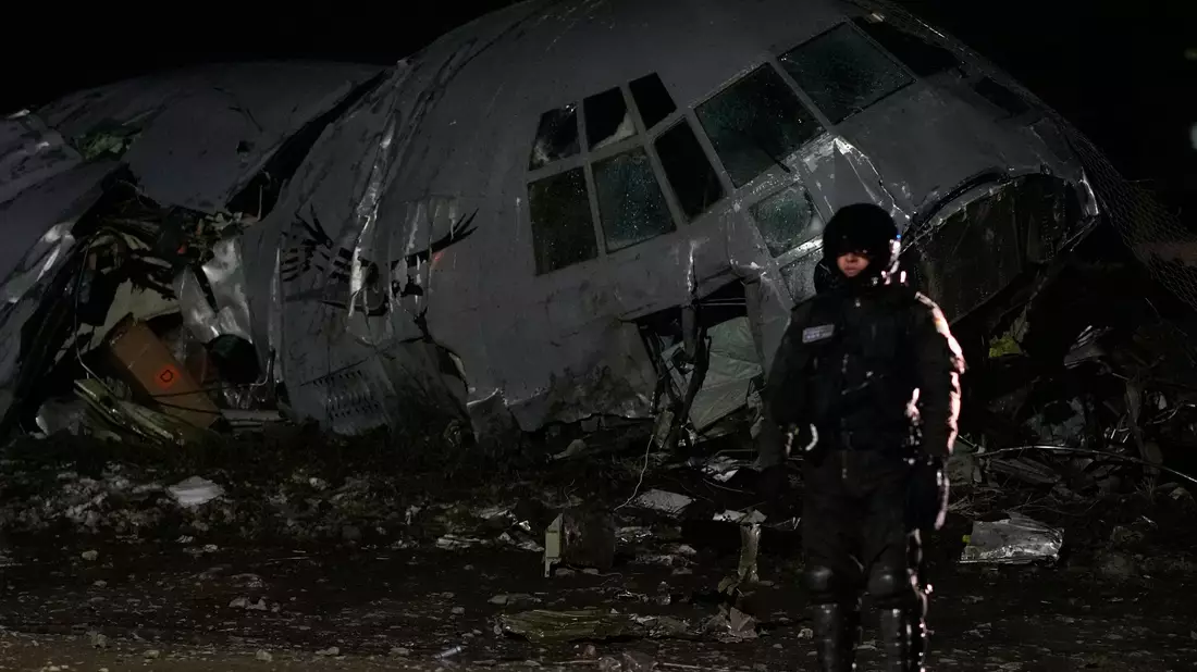 Die Militärmaschine der bolivianischen Luftwaffe sei von der Start- und Landebahn abgekommen. - Bild: Juan Karita/AP/dpa