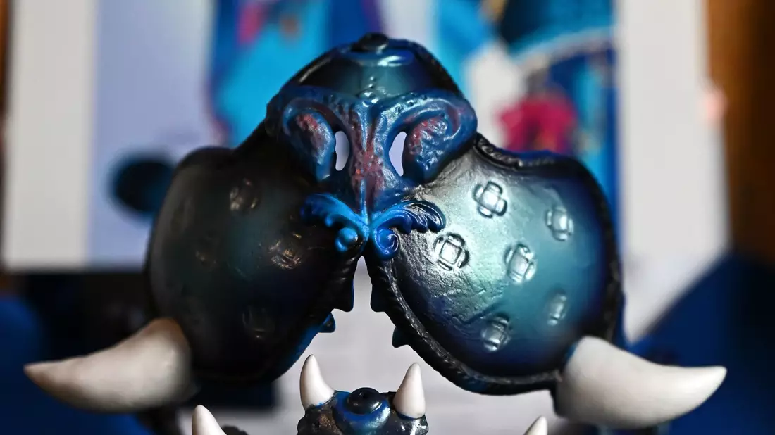 Die Maske ist für ein Cosplay des Charakters Derpy von den KPop Demon Hunters.  - Bild: Jennifer Brückner/dpa