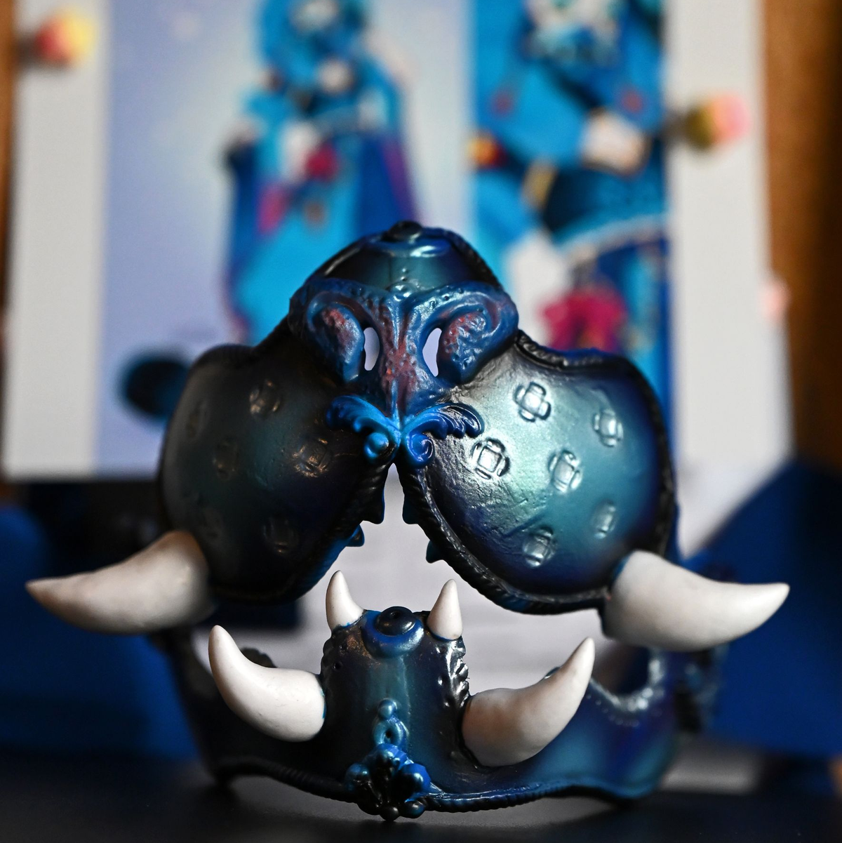 Die Maske ist für ein Cosplay des Charakters Derpy von den KPop Demon Hunters.  - Foto: Jennifer Brückner/dpa