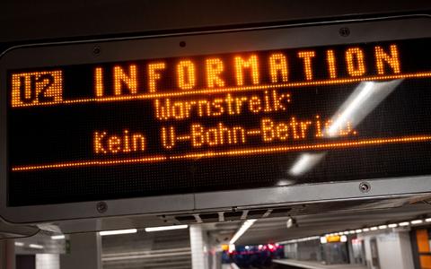 Die am Freitag gestarteten Warnstreiks im Nahverkehr werden am Samstag vielerorts fortgesetzt.  - Foto: Daniel Bockwoldt/dpa