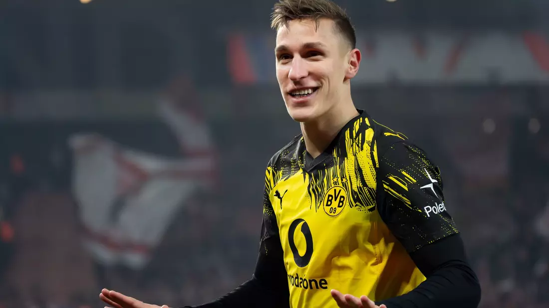 Dortmunds Nico Schlotterbeck ist für das Topspiel einsatzbereit. (Archivbild) - Bild: Soeren Stache/dpa