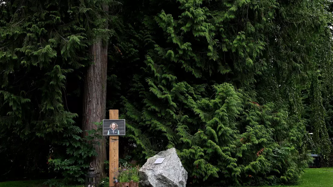 In ihrem Heimatort Garmisch-Partenkirchen gibt es eine kleine Gedenkstätte im Kurpark. (Archivbild) - Bild: Karl-Josef Hildenbrand/dpa
