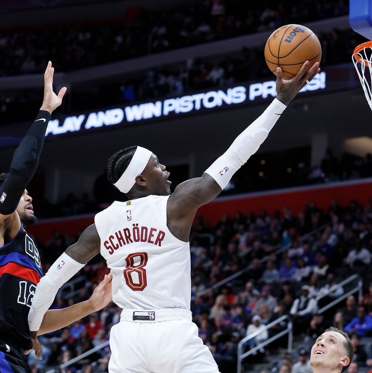 Dennis Schröder hatte gegen sein ehemaliges Team Detroit nicht seinen besten Tag. - Foto: Duane Burleson/AP/dpa