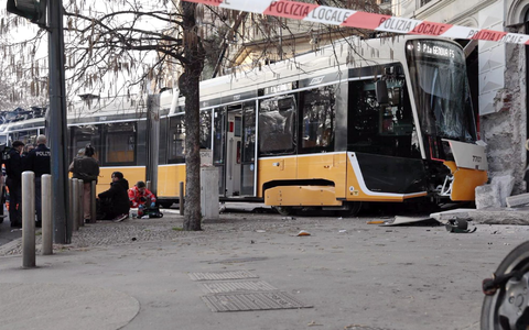 Die Tram soll erst seit wenigen Monaten im Einsatz gewesen sein. - Foto: Francesco Enriquez/IPA via ZUMA Press/dpa
