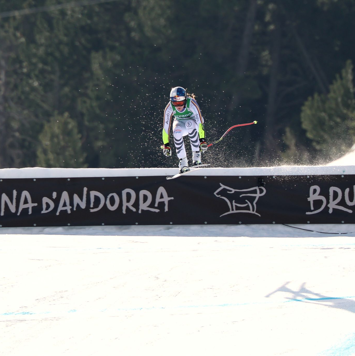 War im ersten von zwei Super-G in Andorra nicht zu schlagen: Emma Aicher. - Foto: Marco Trovati/AP/dpa