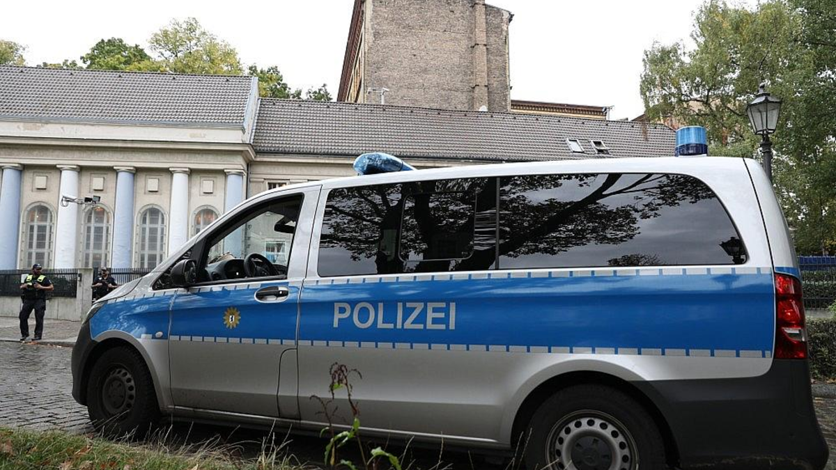 Polizei vor Synagoge (Archiv) - Foto: via dts Nachrichtenagentur