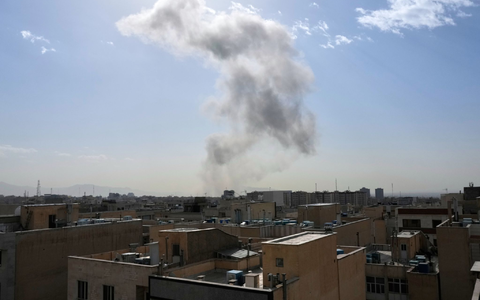 In Irans Hauptstadt gab es mehrere Explosionen.  - Foto: Vahid Salemi/AP/dpa