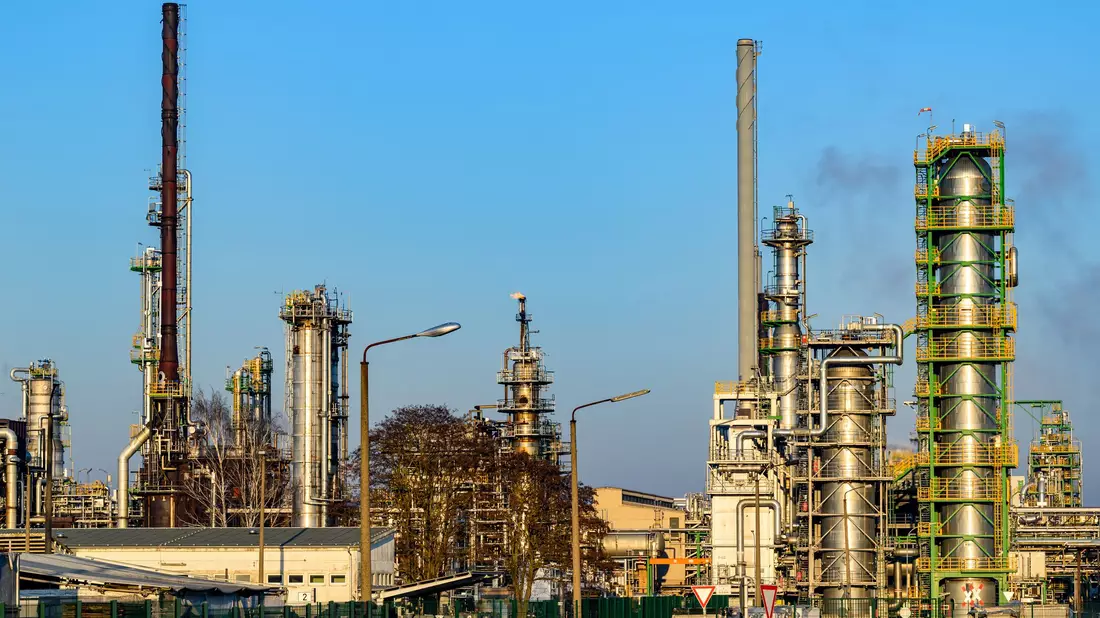 Die PCK-Raffinerie gehört mehrheitlich Rosneft. (Archivbild) - Bild: Patrick Pleul/dpa