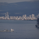 Blick auf die Bucht von Haifa, wo ein Geschoss explodiert. - Foto: Leo Correa/AP/dpa
