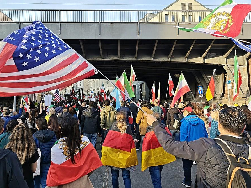 Demo für Regime-Wechsel im Iran am 28.02.2026 - Foto: via dts Nachrichtenagentur