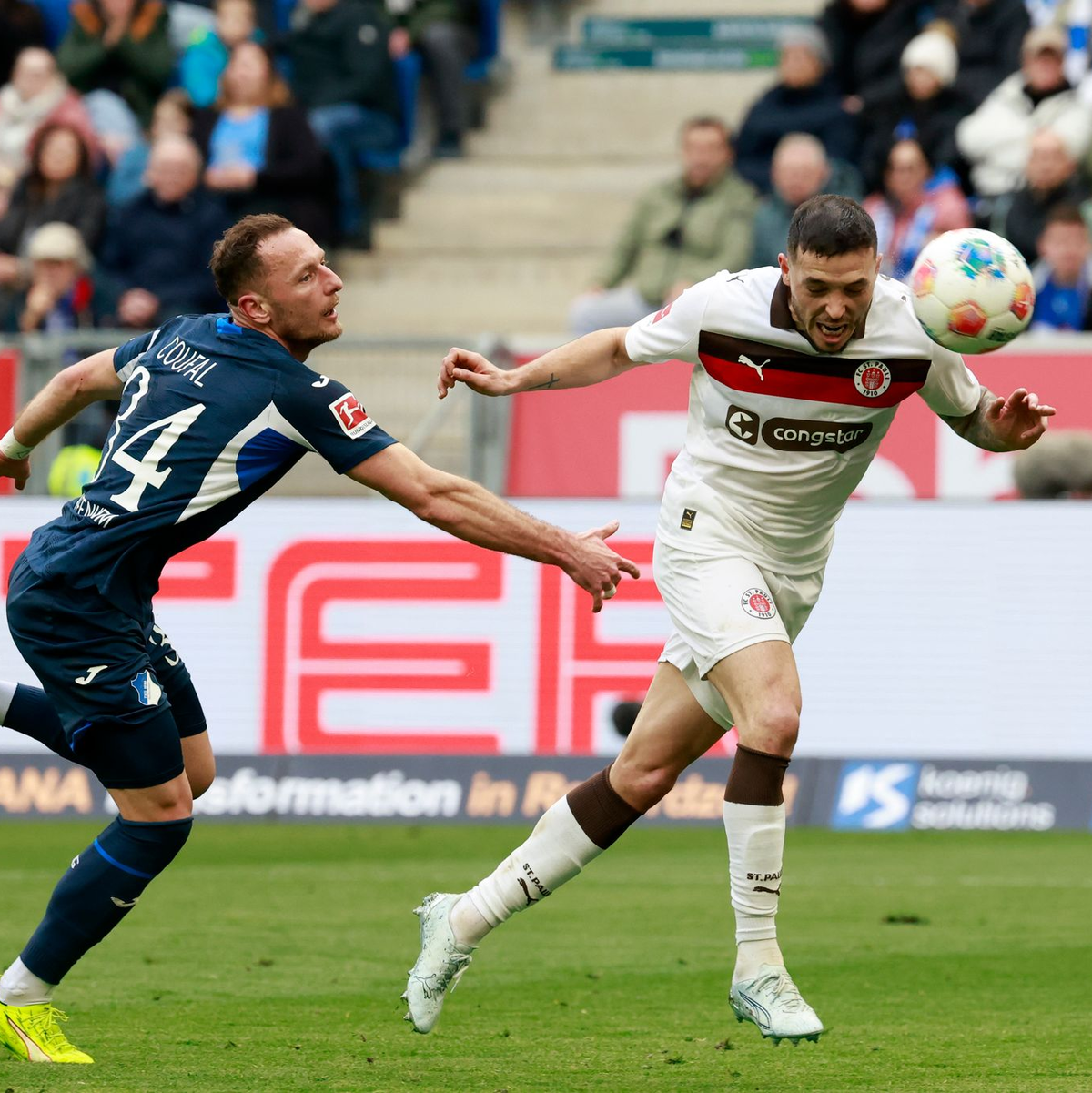 Mathias Pereira Lage köpft zum 1:0 für St. Pauli ein. - Foto: Heiko Becker/dpa