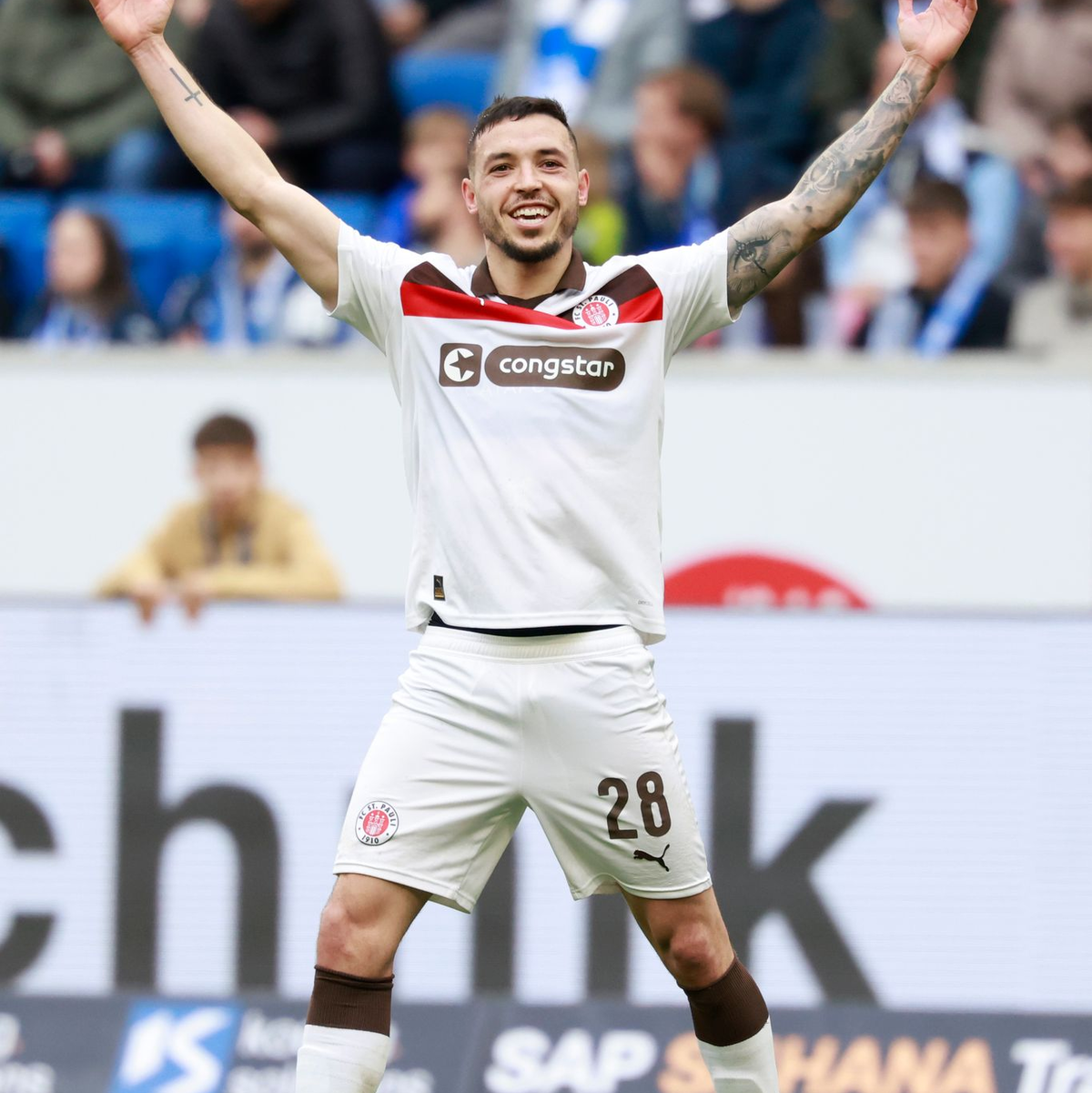 Mathias Pereira Lage jubelt nach seinem ersten Bundesliga-Tor. - Foto: Heiko Becker/dpa