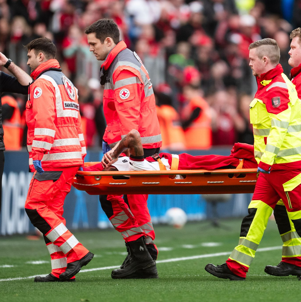 Für Bayer Leverkusens Arthur endete das Heimspiel gegen Mainz bitter. - Foto: Marius Becker/dpa