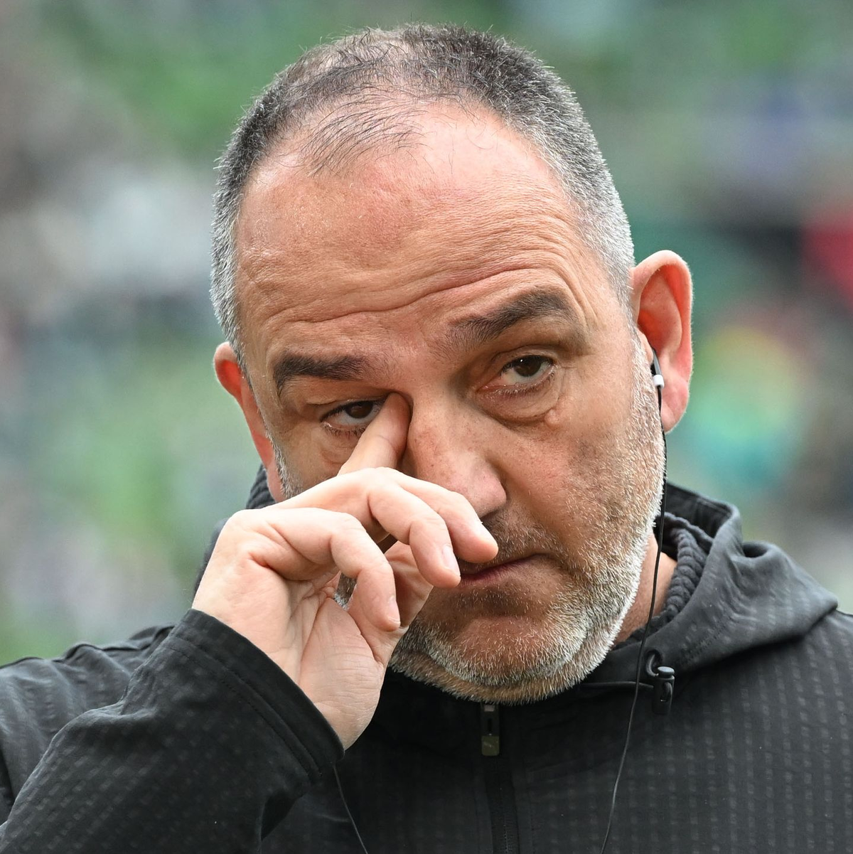 Es wird immer enger für seine Mannschaft: Heidenheims Trainer Frank Schmidt - Foto: Carmen Jaspersen/dpa