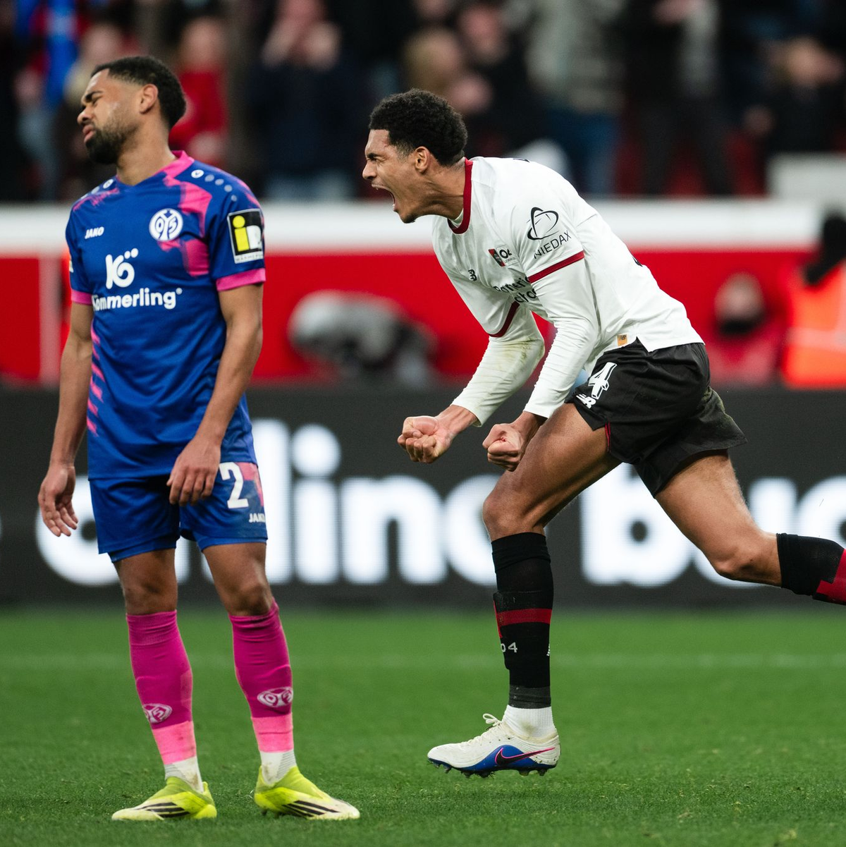 Leverkusens Jarell Quansah jubelt über den Ausgleich.  - Foto: Marius Becker/dpa