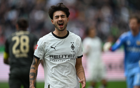 Auch Gladbachs Castrop traf das Tor nicht. - Foto: Fabian Strauch/dpa