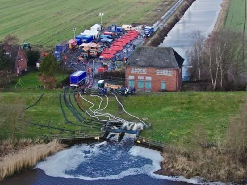 THW HH MV SH: Großübung Notschöpfen im Kreis Pinneberg erfolgreich abgeschlossen - Foto: presseportal.de