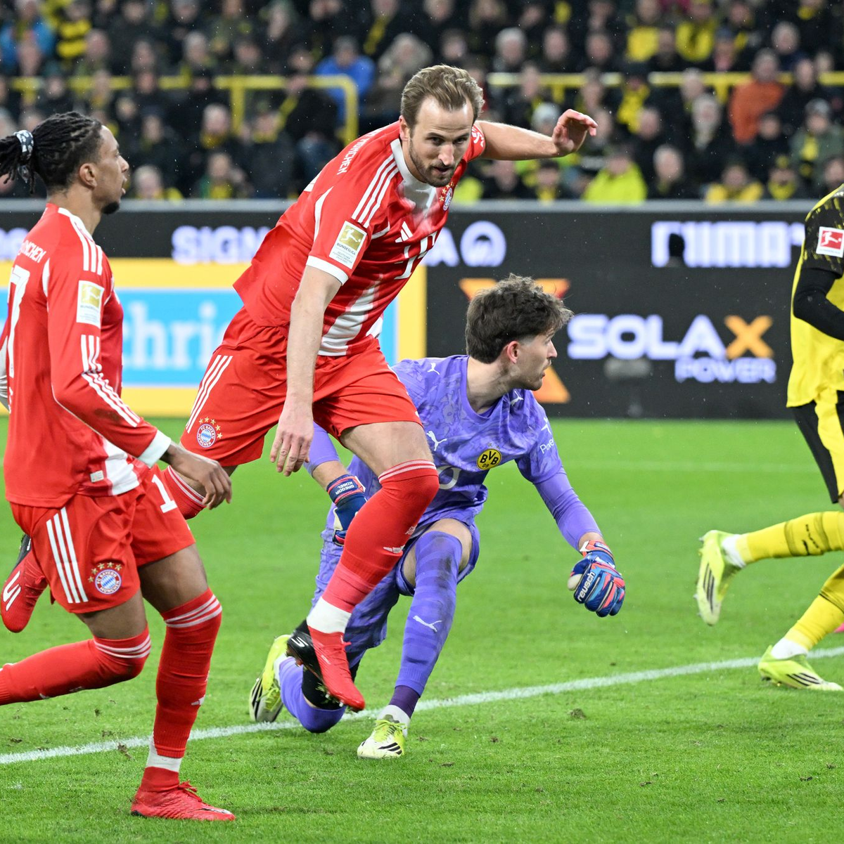 Harry Kane (2. v. l.) traf auch gegen den BVB. - Foto: Federico Gambarini/dpa