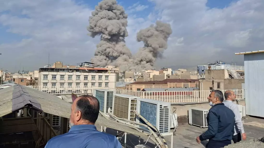 In Irans Hauptstadt gab es mehrere Explosionen.  - Bild: Uncredited/AP/dpa