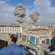 Explosionen haben die Menschen in Teheran in Panik versetzt. - Bild: Uncredited/AP/dpa