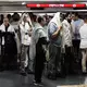Menschen in Israel harrten in Schutzräumen aus.  - Bild: Oren Ziv/dpa