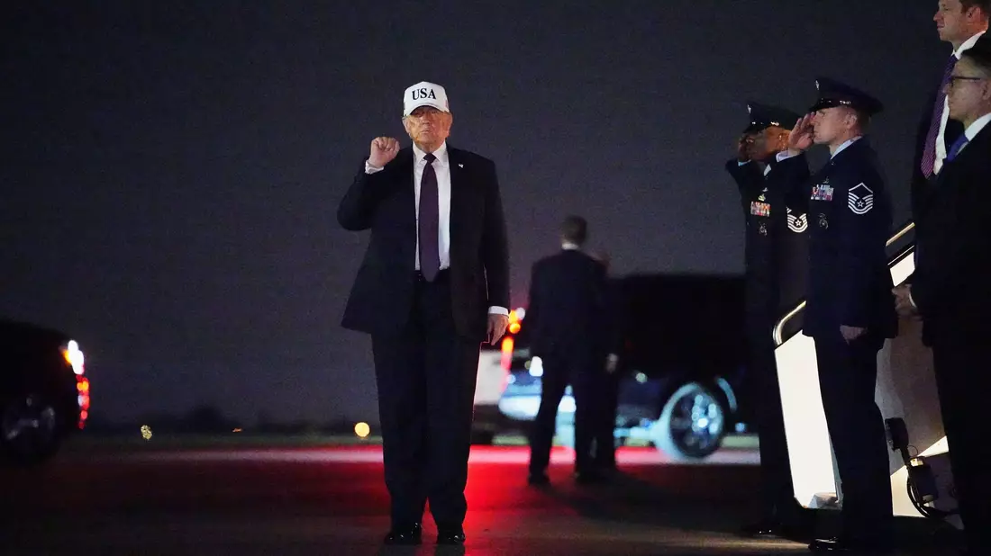 Trump bestätigte in einer Videobotschaft, dass das US-Militär den Iran angegriffen hat.  - Bild: Matt Rourke/AP/dpa