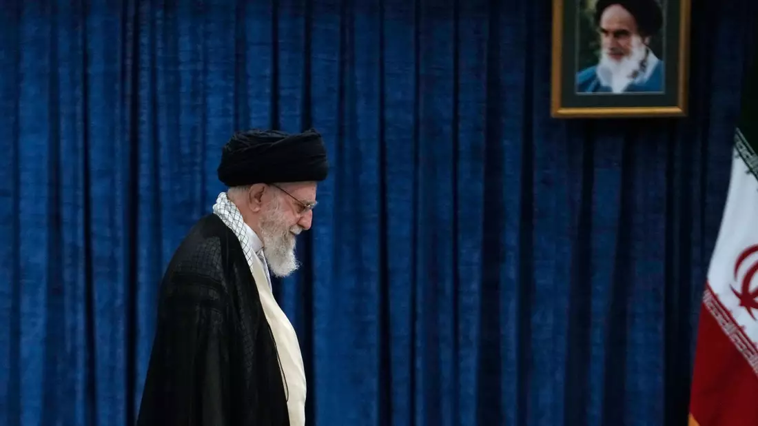 Sein Tod wird Irans politische Landschaft unwiderruflich verändern. (Archivbild) - Bild: Vahid Salemi/AP
