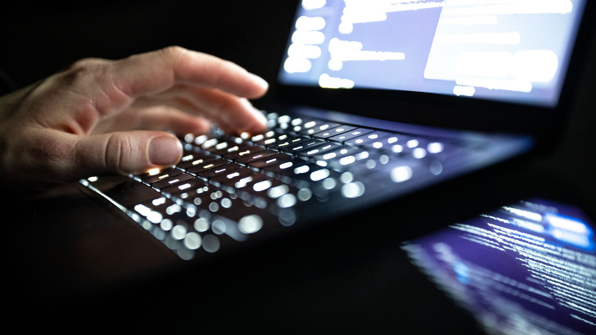 In der Industrie war der Studie zufolge 2025 etwa jede achte Firma von Cyberangriffen betroffen. (Symbolbild) - Foto: Philip Dulian/dpa