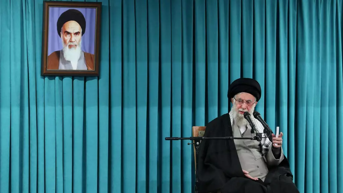 Ein Expertenrat müsste Chameneis Nachfolger bestimmen. - Bild: Uncredited/Office of the Iranian Supreme Leader/dpa
