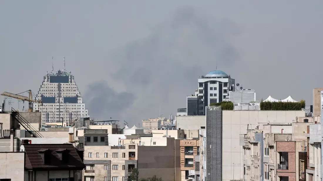 Israel und die USA greifen den Iran an - Bild: Vahid Salemi/AP/dpa