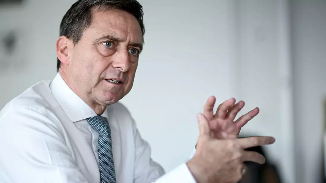 Verbandschef Oliver Blatt, der auch die Pflegekassen vertritt, warnt: «Die Hütte brennt». (Archivbild)  - Bild: Britta Pedersen/dpa