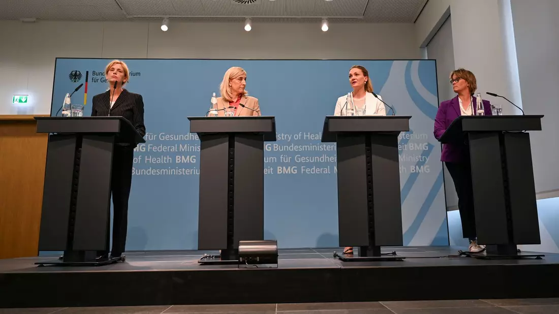 Eine Bund-Länder-Arbeitsgruppe tagte schon zur Pflegereform. (Archivbild) - Bild: Katharina Kausche/dpa