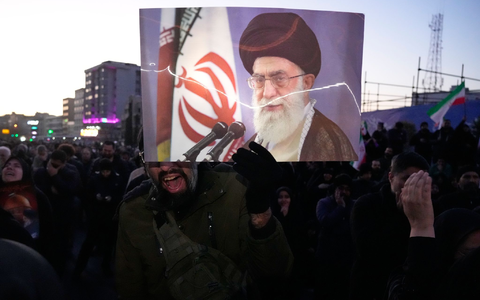 Irans Religionsführer Ajatollah Ali Chamenei wurde bei bei einem Luftangriff getötet. (Foto-aktuell) - Foto: Vahid Salemi/AP/dpa