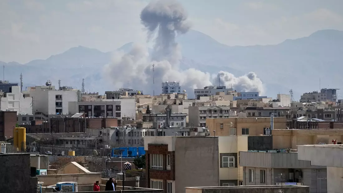 Bei den Luftangriffen auf den Iran wurden auch hochrangige Mitglieder der Militärführung getötet. (Foto-aktuell) - Bild: Vahid Salemi/AP/dpa