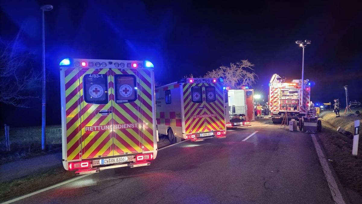 KFV-CW: Schwerer Verkehrsunfall fordert zwei Todesopfer bei Schömberg - Foto: presseportal.de