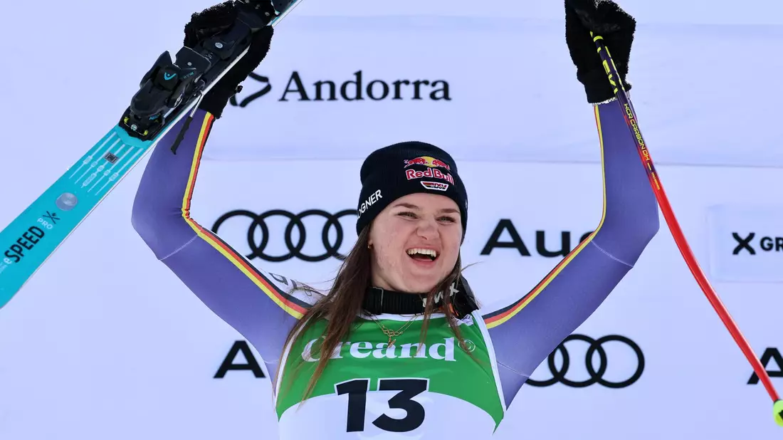 Emma Aicher jubelt über Platz zwei im zweiten Super-G von Soldeu. - Bild: Marco Trovati/AP/dpa