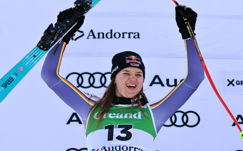 Emma Aicher jubelt über Platz zwei im zweiten Super-G von Soldeu. - Foto: Marco Trovati/AP/dpa