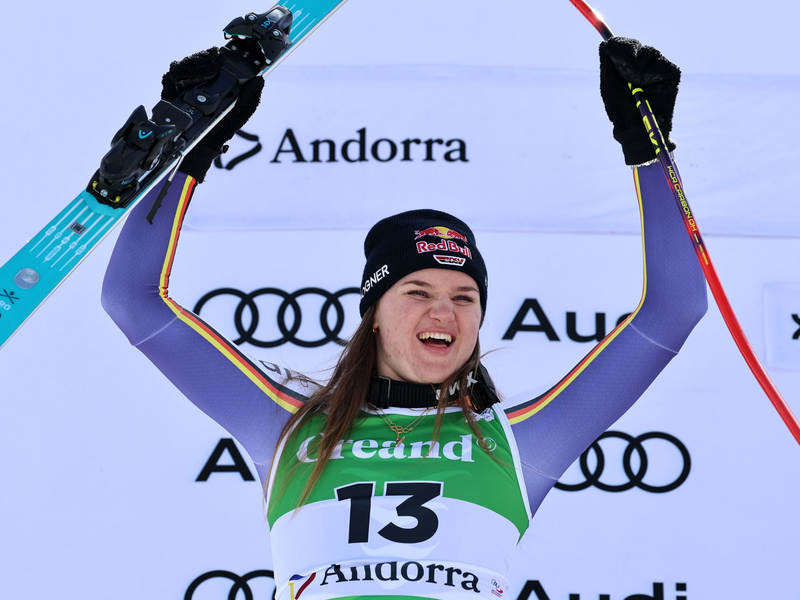 Emma Aicher jubelt über Platz zwei im zweiten Super-G von Soldeu. - Foto: Marco Trovati/AP/dpa