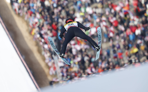 Philipp Raimund kam beim Skifliegen in Österreich nur auf Platz 16.  - Foto: Erwin Scheriau/APA/dpa
