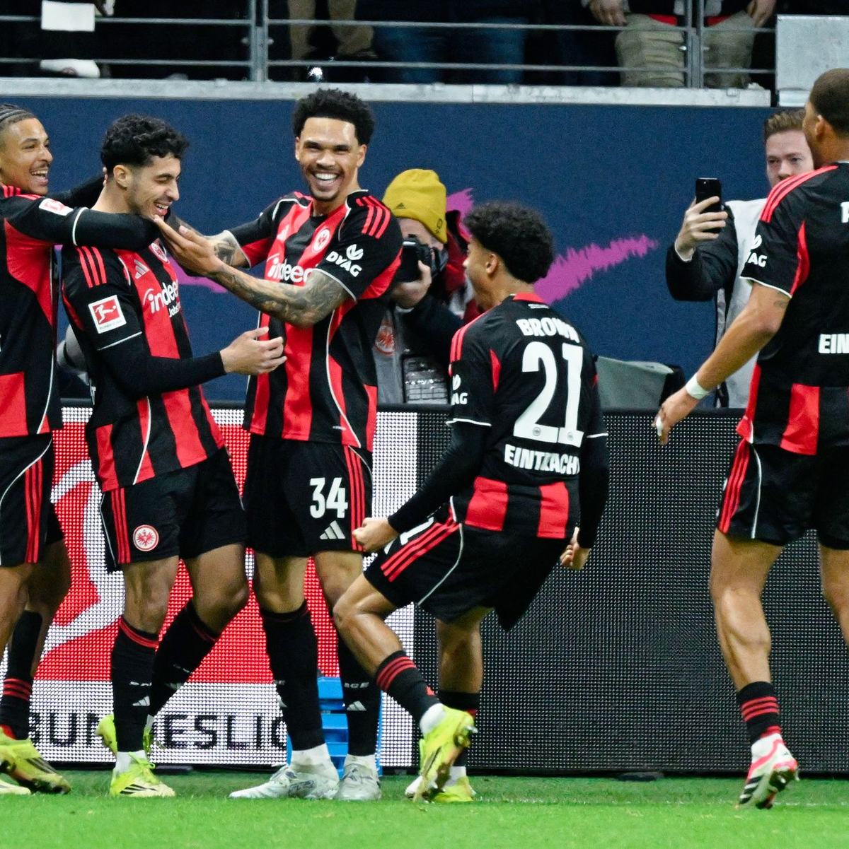 Eintracht Frankfurt feierte einen wichtigen Sieg. - Foto: Uwe Anspach/dpa