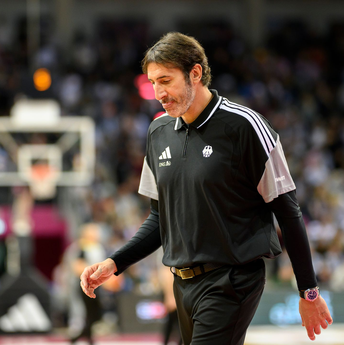 Bundestrainer Alex Mumbrú konnte mit der Leistung seiner Mannschaft zunächst nicht zufrieden sein. - Foto: Anke Waelischmiller/dpa
