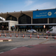 Etwa am internationalen Flughafen von Dubai gibt es derzeit keine Abflüge und Landungen. - Foto: Altaf Qadri/AP/dpa